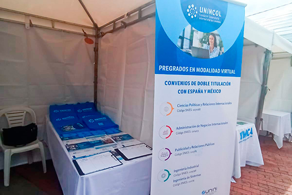 UNINCOL participa en la feria universitaria de Cota.